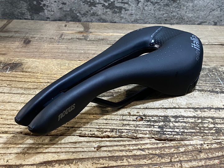 KK774 セライタリア SELLE ITALIA novus ENDURANCE SUPERFLOW サドル 黒 MANGANESE レール 135mm