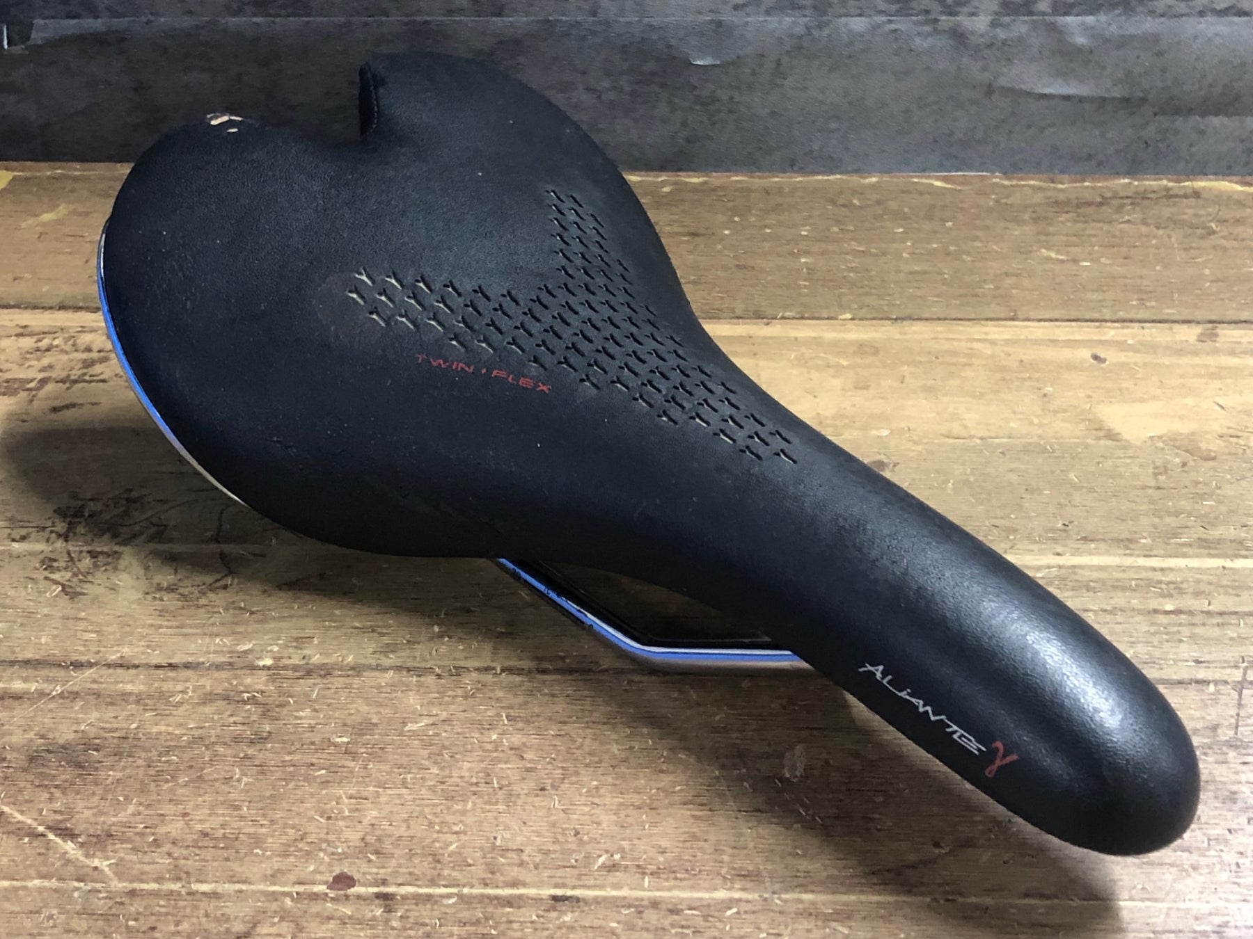 KA151 フィジーク fizik ALIANTE TWIN FLEX サドル 黒 kiumレール