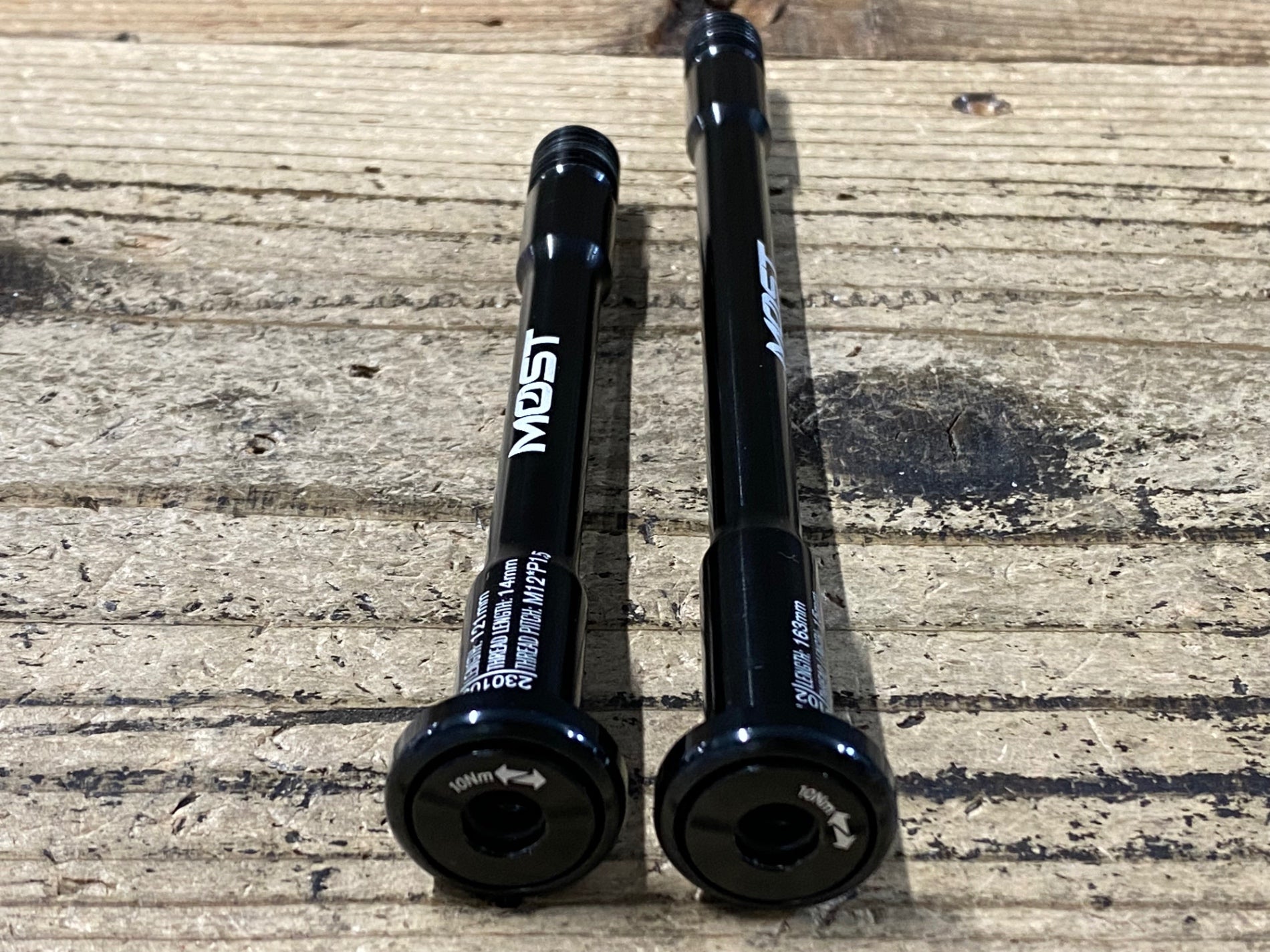 KC514 モスト MOST PINARELLO DOGMA スルーアクスル M12xP1.5 前後