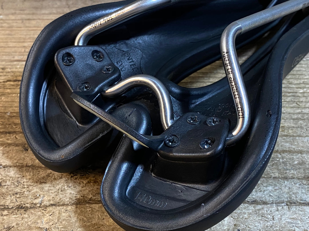 KB004 SELLE SMP HYbRiD サドル aisi304レール 140mm