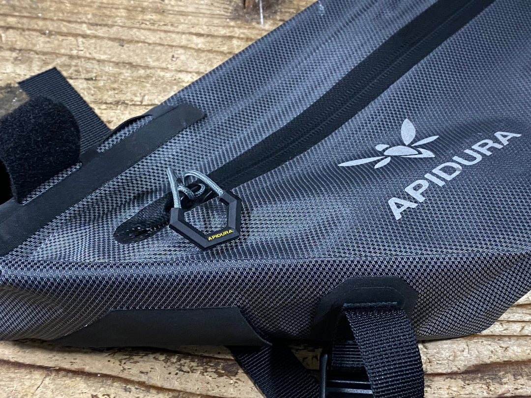 KK131 アピデュラ APIDURA フレームバッグ