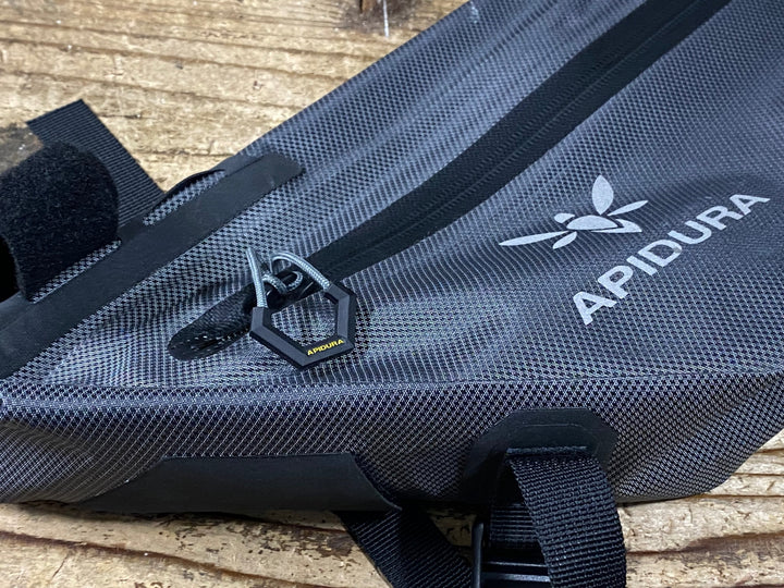 KK131 アピデュラ APIDURA フレームバッグ