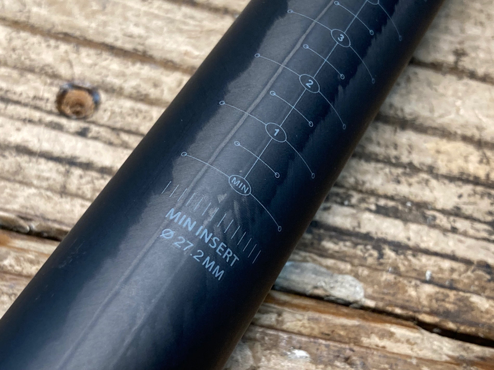 GUSTO カーボン シートポスト 27.2 GUSTO カーボン シートポスト 27.2