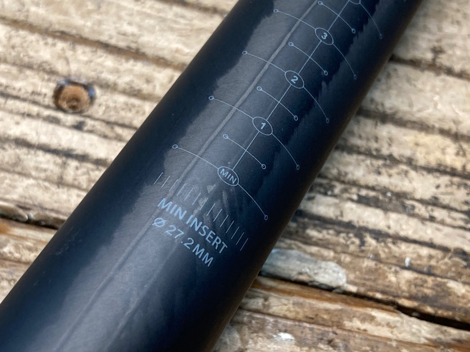 GUSTO カーボン シートポスト 27.2 JH409 グスト GUSTO ATTAQUE カーボン シートポスト 410mm Φ27.2 ※傷
