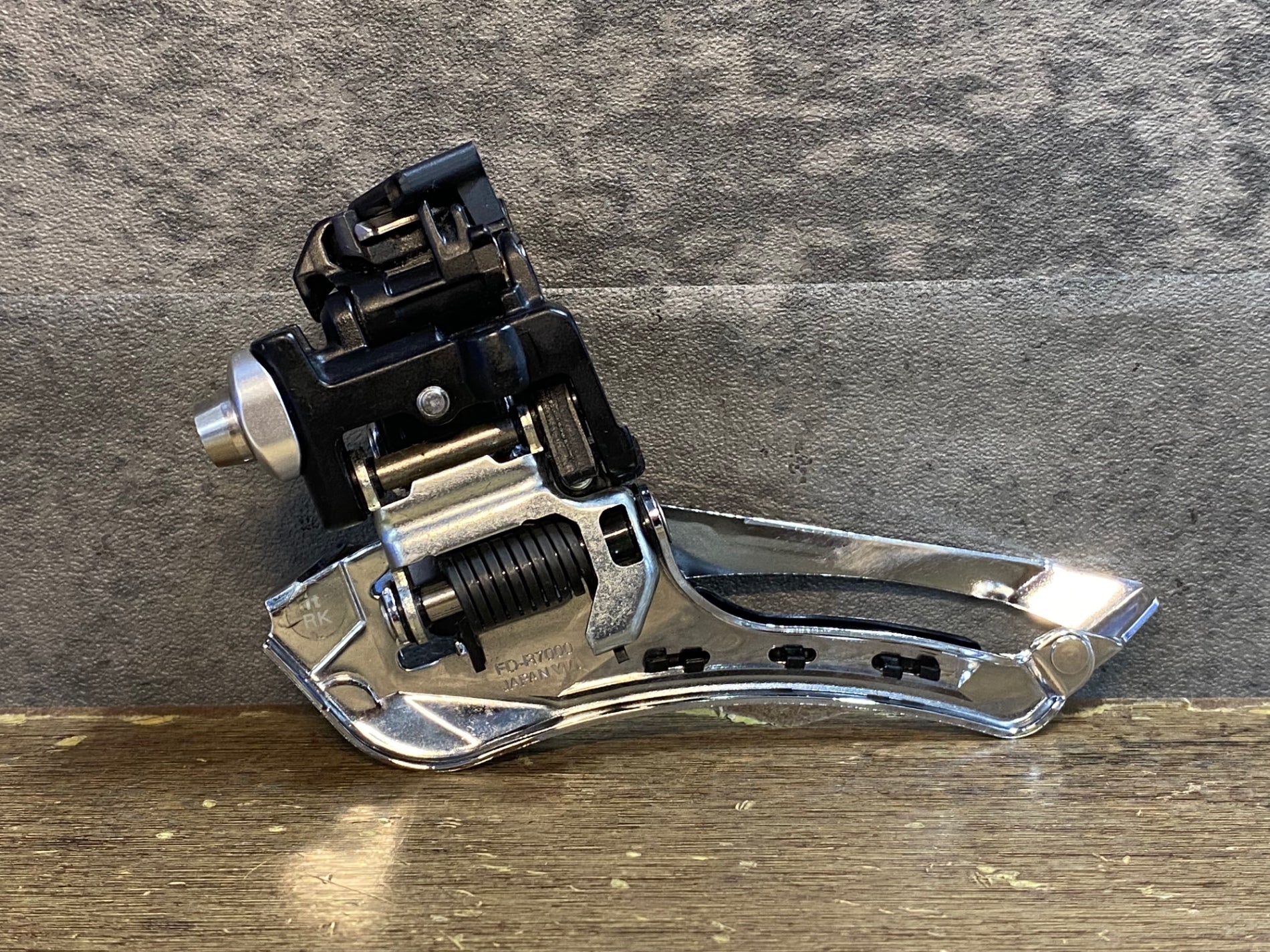 JJ353 シマノ SHIMANO 105 FD-R7000 フロントディレイラー 黒 直付