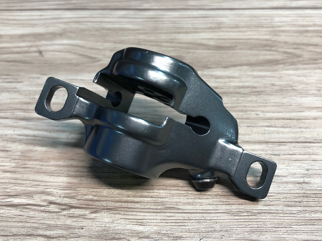 JH723 マグラ MAGURA MT8SL ディスクブレーキキャリパー 片側のみ ポストマウント