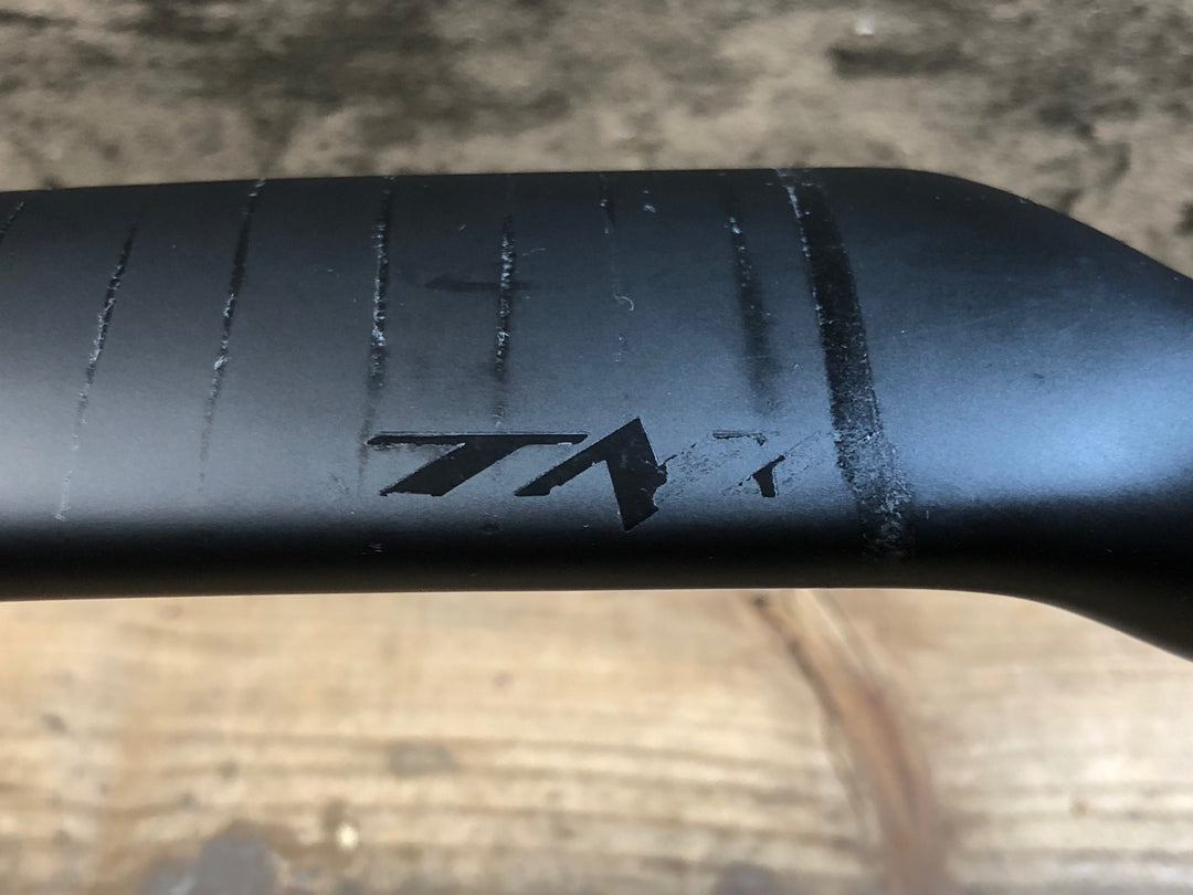 KM283 TNI エアロファスト AEROFAST カーボン ドロップハンドル ブラケットC-C420mm Φ31.8 ※ロゴ剥がれ