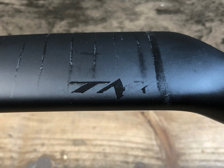 KM283 TNI エアロファスト AEROFAST カーボン ドロップハンドル ブラケットC-C420mm Φ31.8 ※ロゴ剥がれ