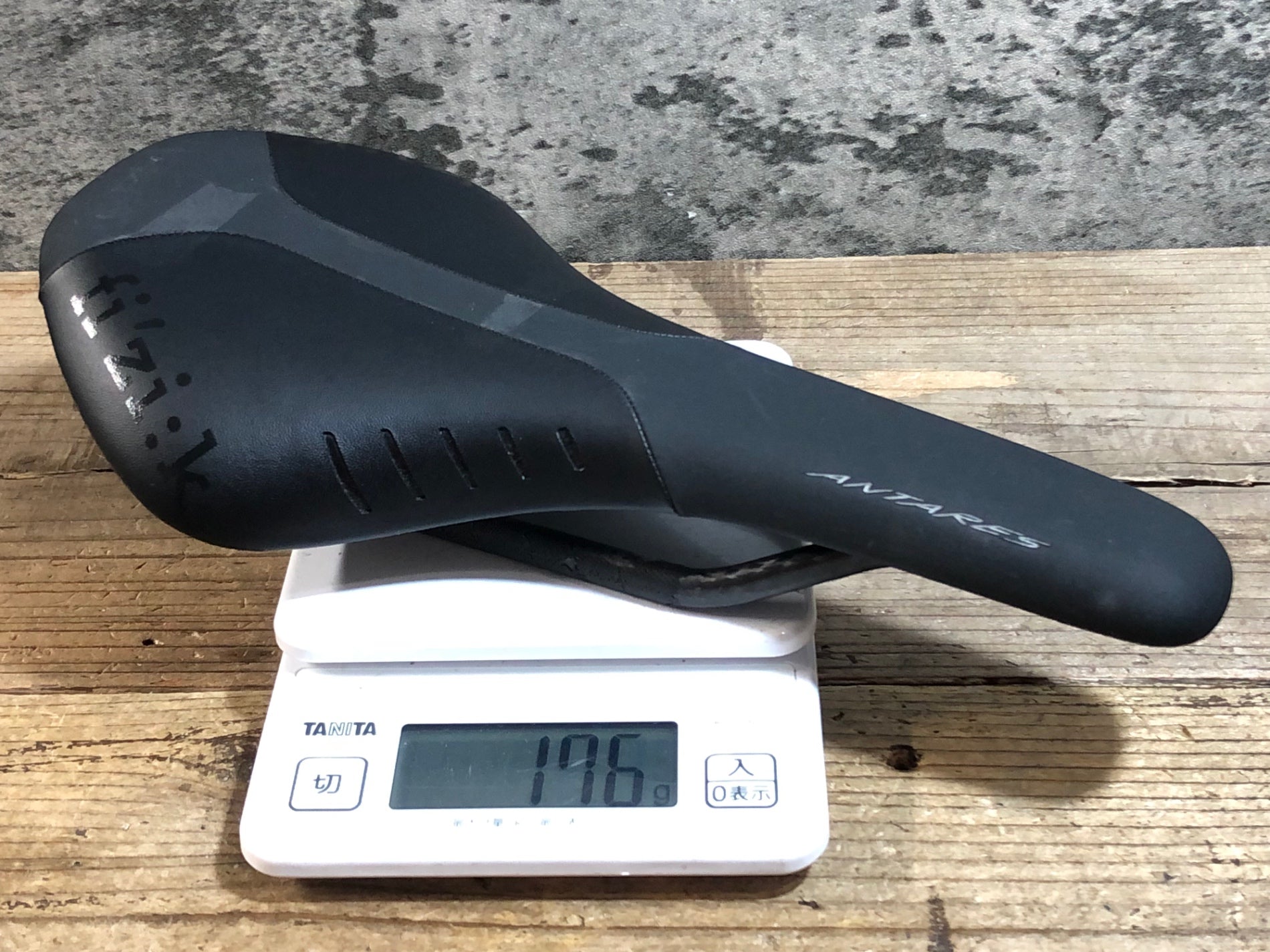 KK560 フィジーク fizik ANTARES R1 Regular サドル カーボンレール