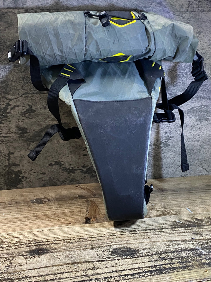 JP021 アピデュラ APIDURA サドルバッグ グレー ※汚れ