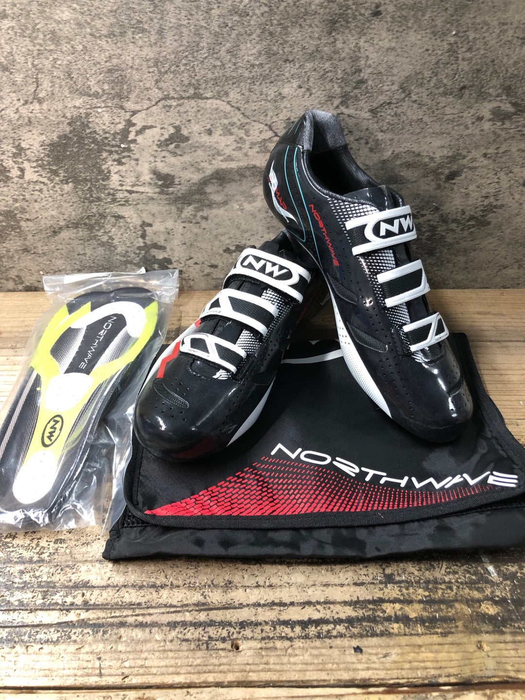 JR547 ノースウェーブ NORTHWAVE EXTREME ビンディングシューズ 黒赤白 EU43 1/2