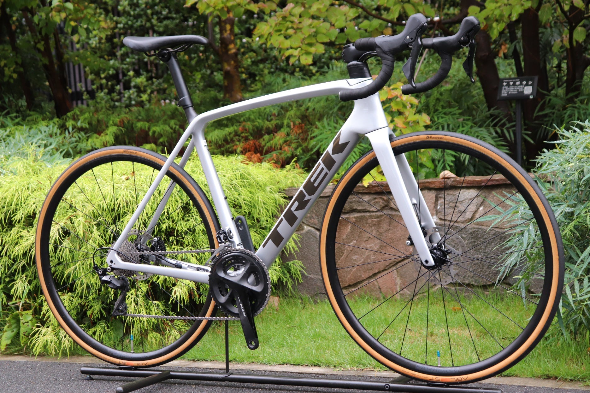 てくすです。 ＴＲＥＫEmonda SL5 56フルカーボン105 トレック TREK エモンダ EMONDA SL5 DISC 2021 56サイズ シマノ 105