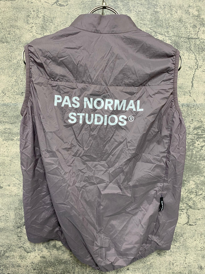 KA514 パスノーマルスタジオ PAS NORMAL STUDIOS ESSENTIAL INSULATED GILET ジレ サイクルベスト パープル M
