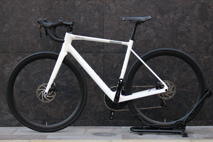 未使用品！ ビシャ 毘沙 四号機 BIS004 Mサイズ シマノ 105 R7000 MIX 11S 機械式DISC カーボン ロードバイク 【福岡店】