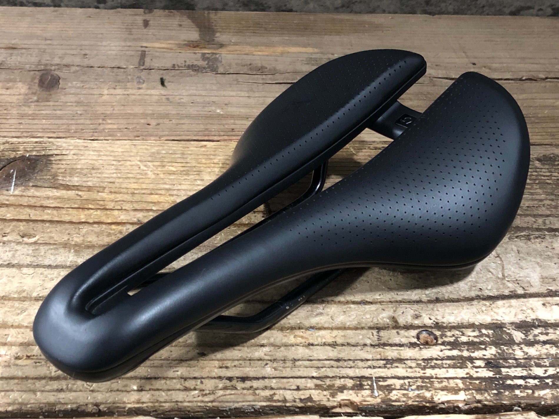 KJ408 ボントレガー BONTRAGER アイオロス AEOLUS ELITE サドル 145mm