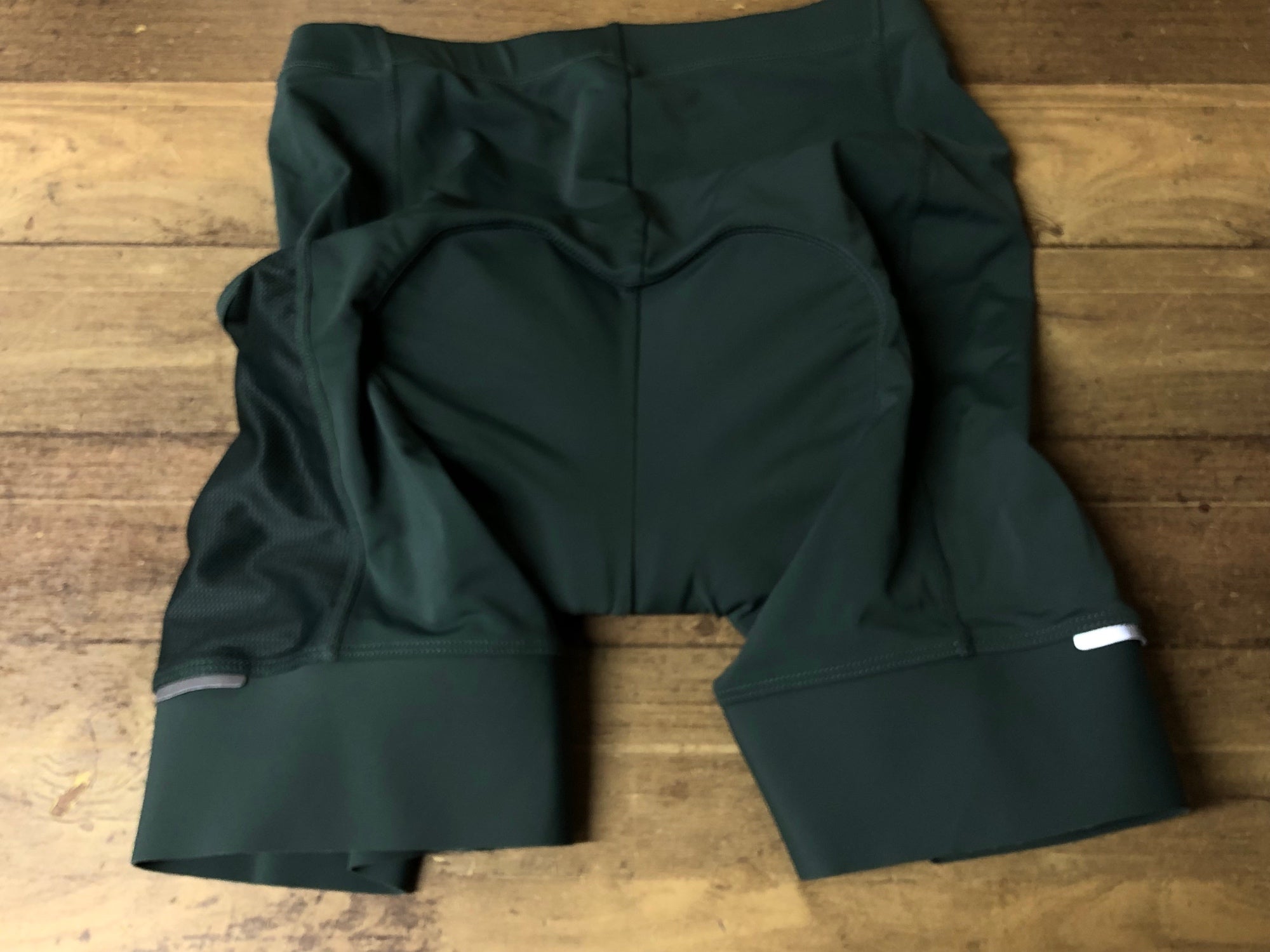 【新品】Q36.5 レーサーパンツ ブラック/グリーン　Ｌサイズ JU106 サンテック santic レーサーパンツ 緑 M – BICI AMORE ONLINE STORE