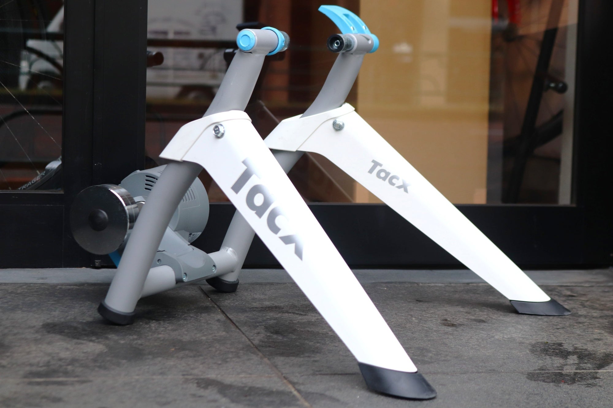 【送料無料】Tacx Flow Smart トレーナー Tacx Flow Smart トレーナー美品