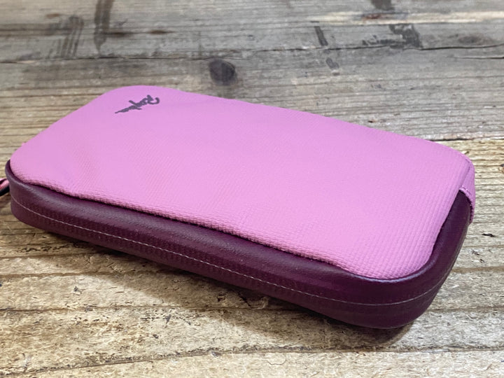 KC701 ラファ Rapha RAINPROOF ESSENTIALS CASE サイクルポーチ ケース 濃ピンク 未使用