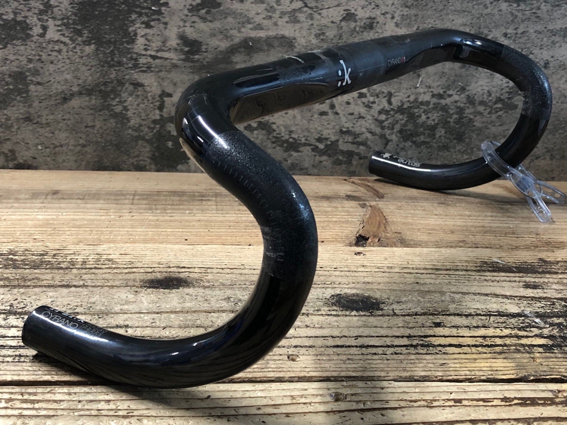 fizik CYRANO R1 c-c420 カーボンハンドル fizik CYRANO R1 c-c420 カーボンハンドル 【公式通販】