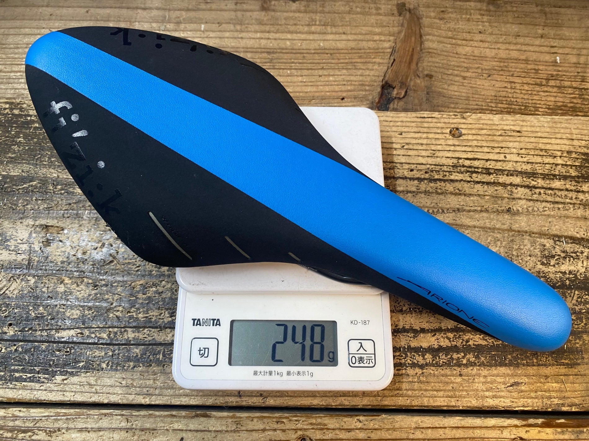 値下げ【美品】フィジーク　アリオネ　Fizik ARIONE サドル fizik フィジーク SADDLE サドル ARIONE R1 OPEN アリオネ R1 オープン