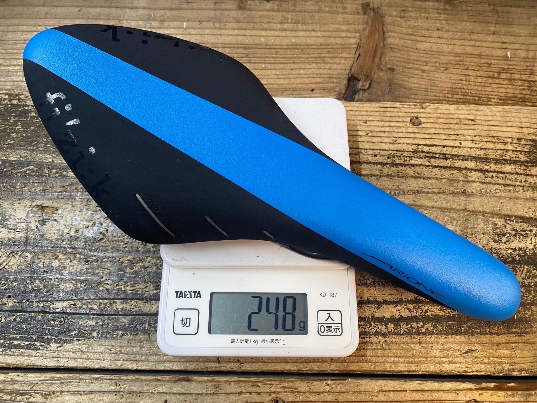 JP087 フィジーク fizik アリオネ ARIONE R7 サドル 黒 青 MANGANESE