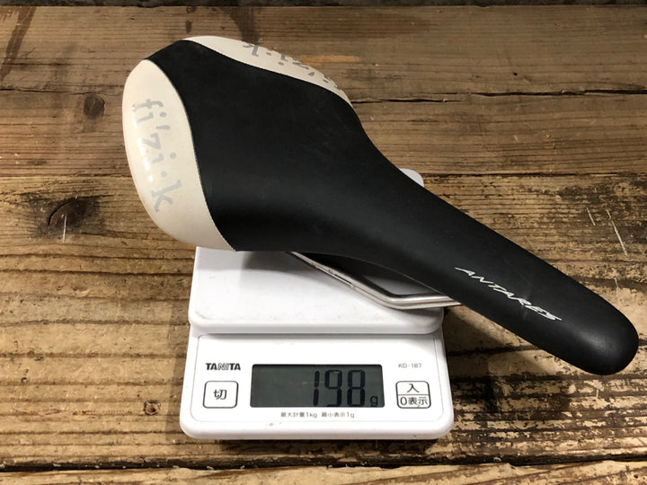 KJ372 フィジーク fizik アンタレス ANTARES サドル 黒白 kiumレール