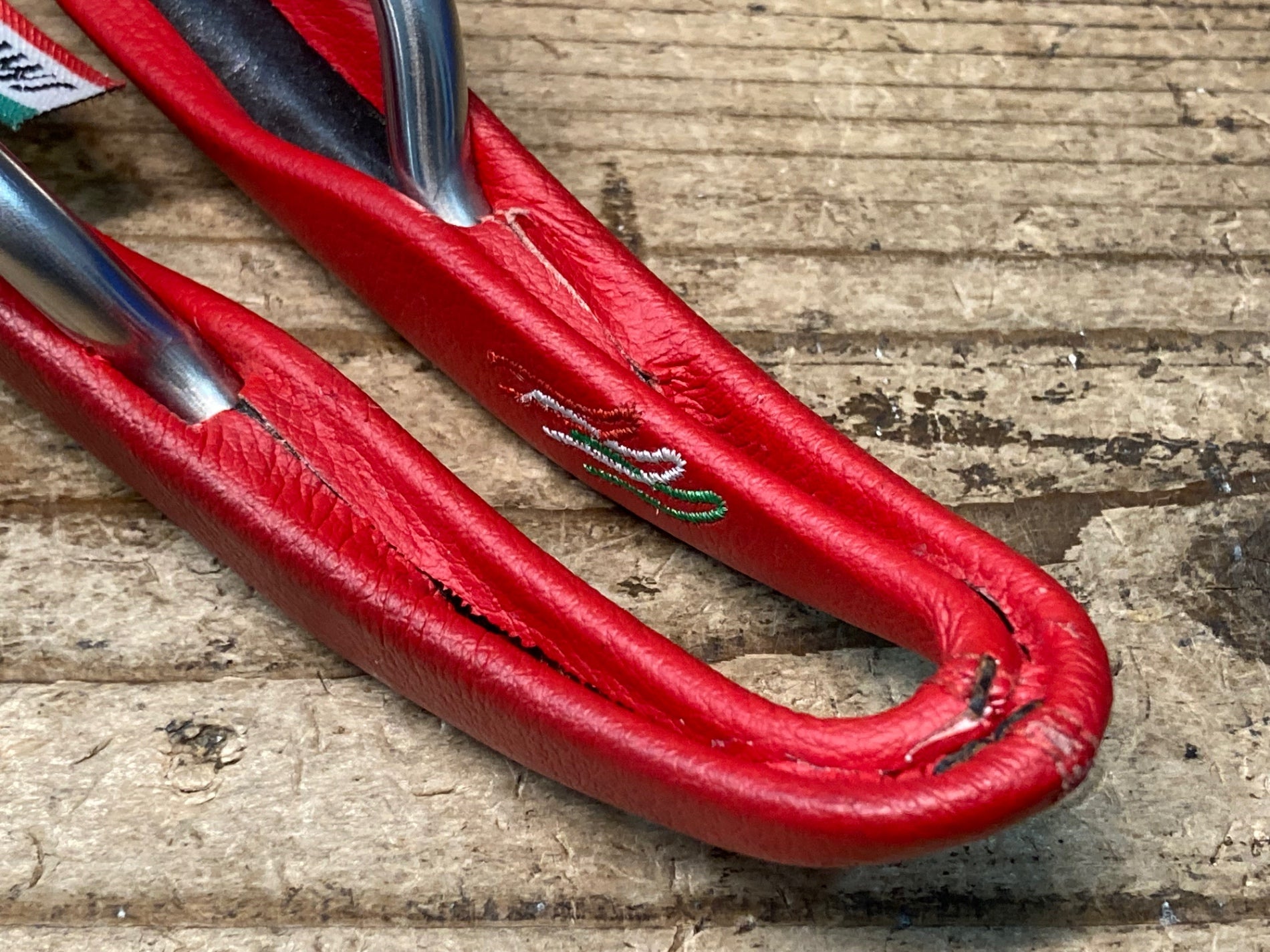 JP186 SELLE SMP forma サドル 赤 inox tube 136mm – BICI AMORE