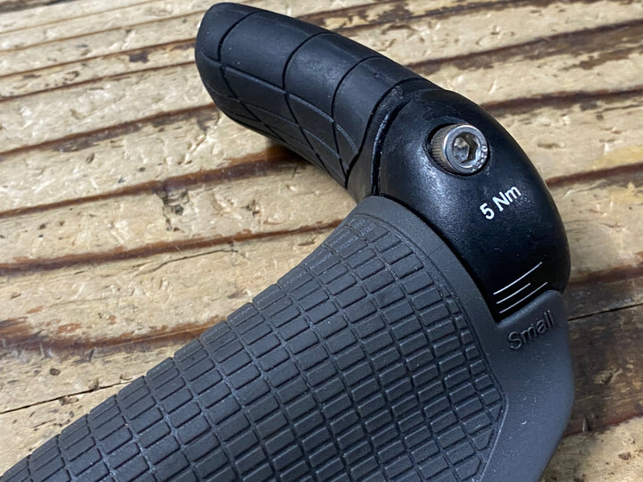 KQ593 エルゴン ERGON GS2 グリップ セット 黒