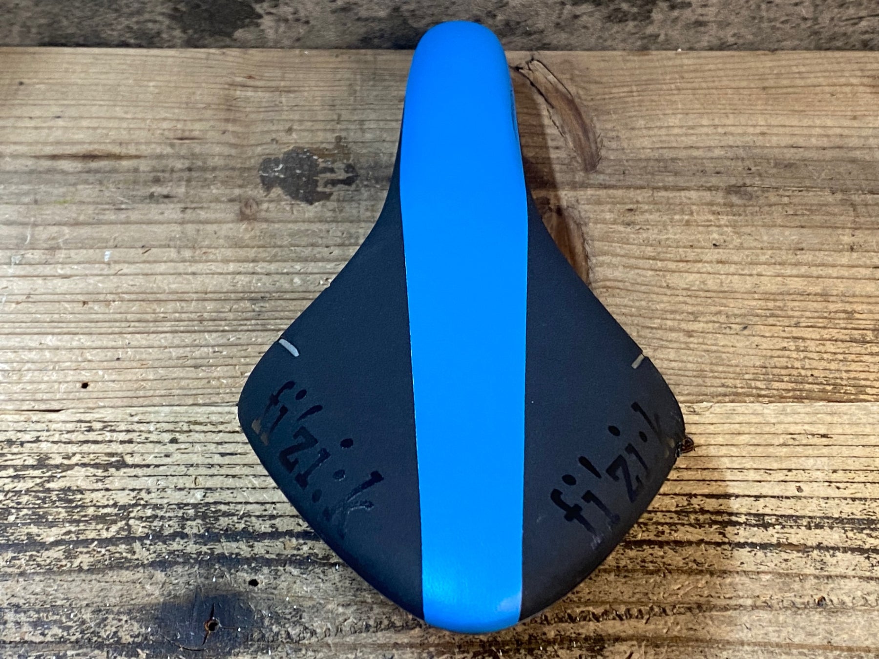 JP087 フィジーク fizik アリオネ ARIONE R7 サドル 黒 青 MANGANESE