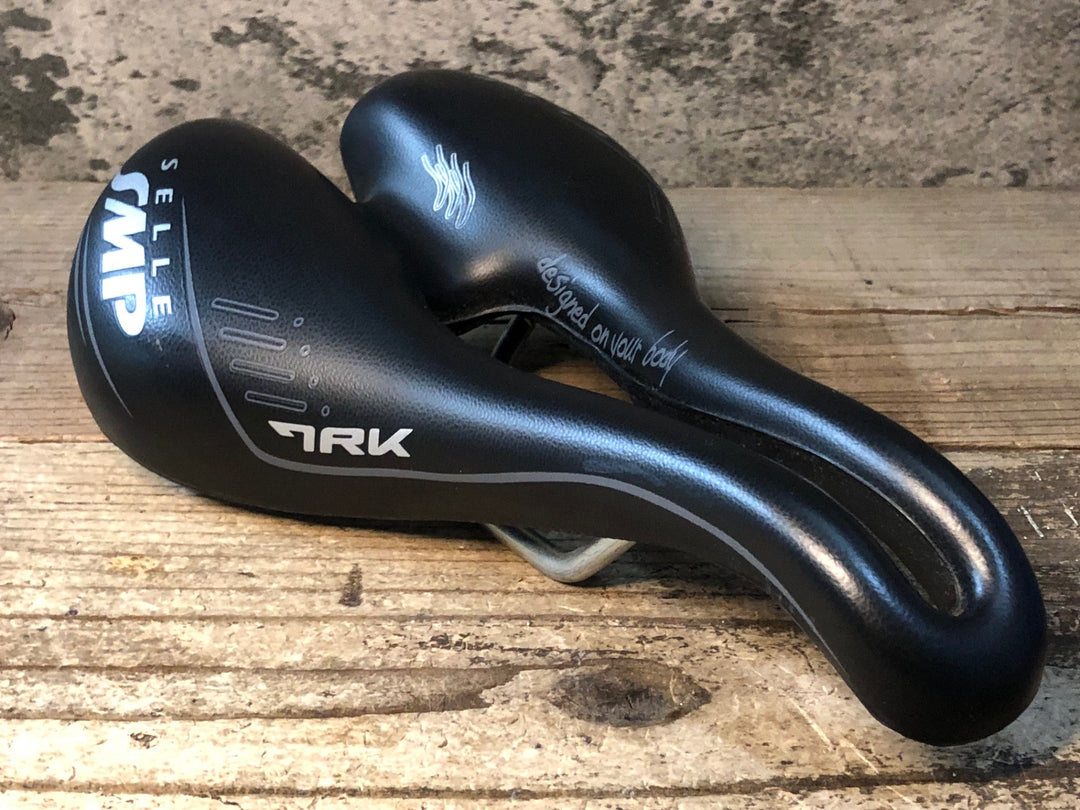 JR116 SELLE SMP TRK サドル 黒 175mm クロモリ