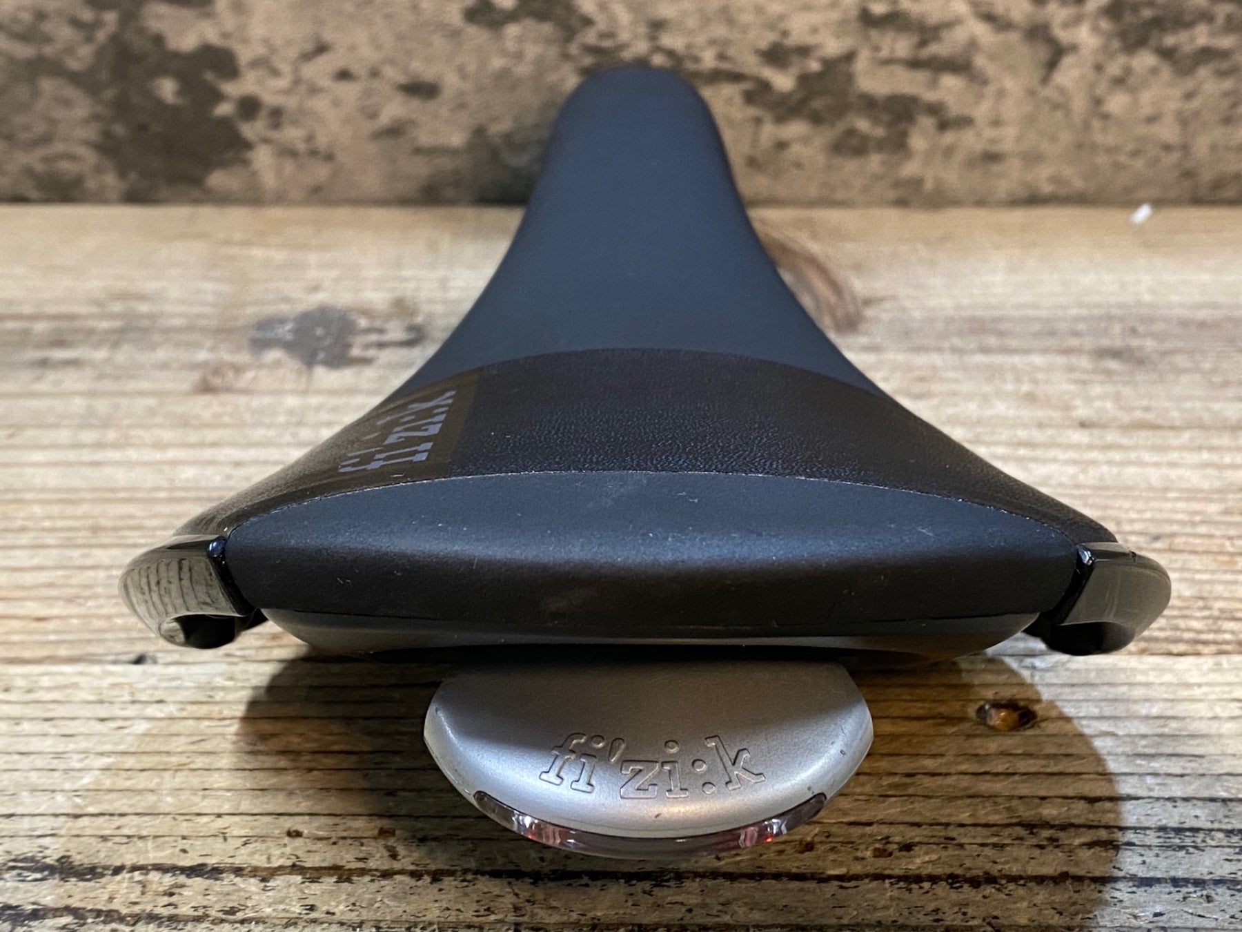 JW952 フィジーク fizik アリアンテ ALIANTE R1 サドル 黒 138mm