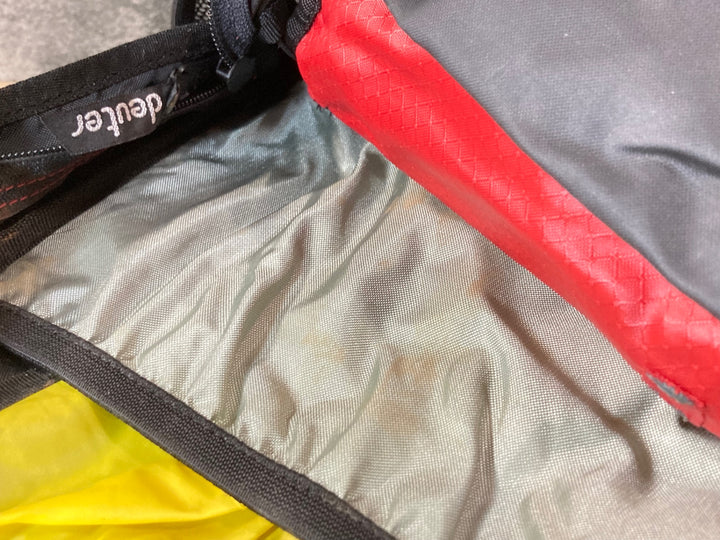JR175 ドイター deuter SUPER BIKE S リュックサック バックパック 黒赤