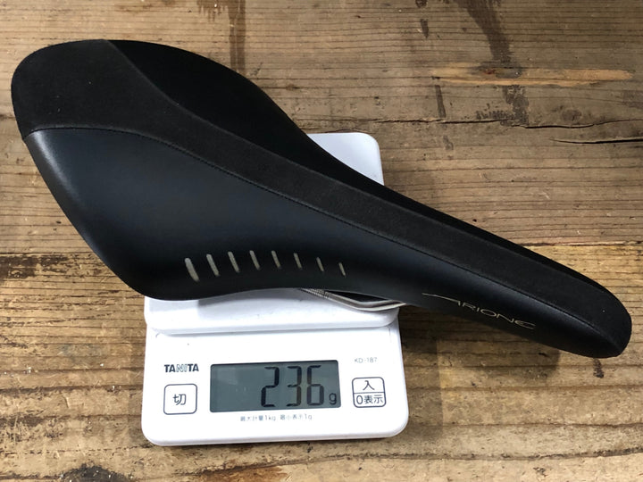 KM546 フィジーク fizik ARIONE R3 サドル 黒 kiumレール ※マーカー痕