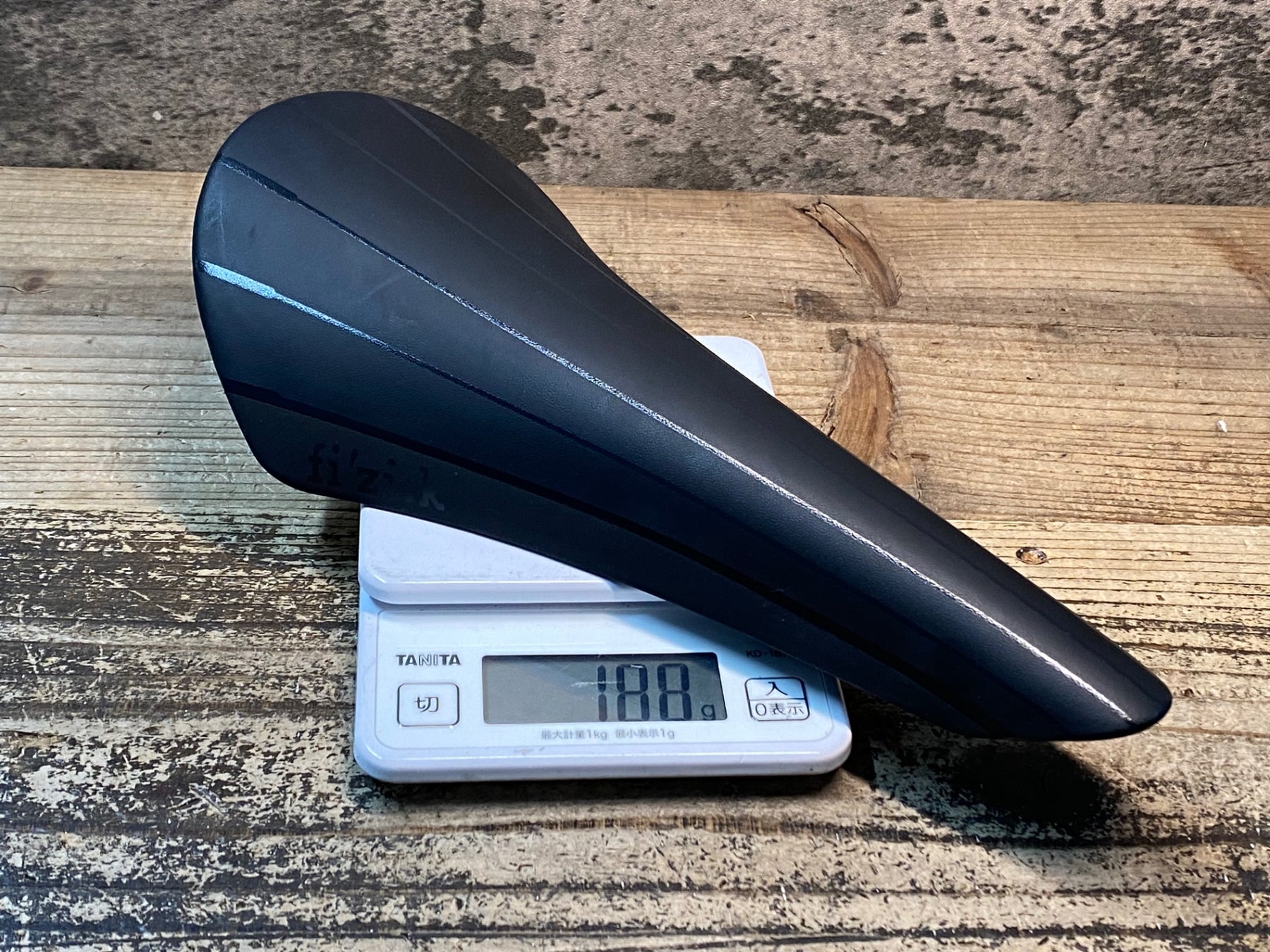 JP302 フィジーク fizik VOLTA R1 サドル 黒 CARBON BRAIDEDレール