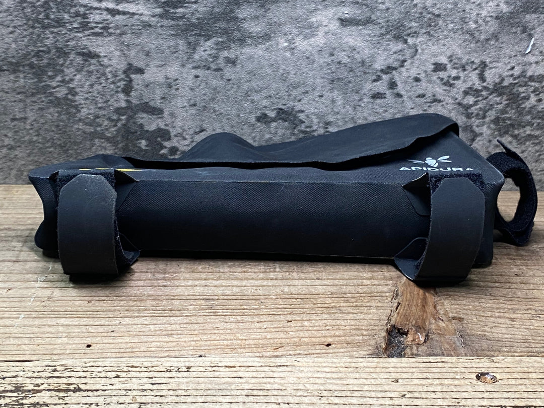 JP782 アピデュラ APIDURA RACING TOP TUBE PACK 1L トップチューブバッグ黒