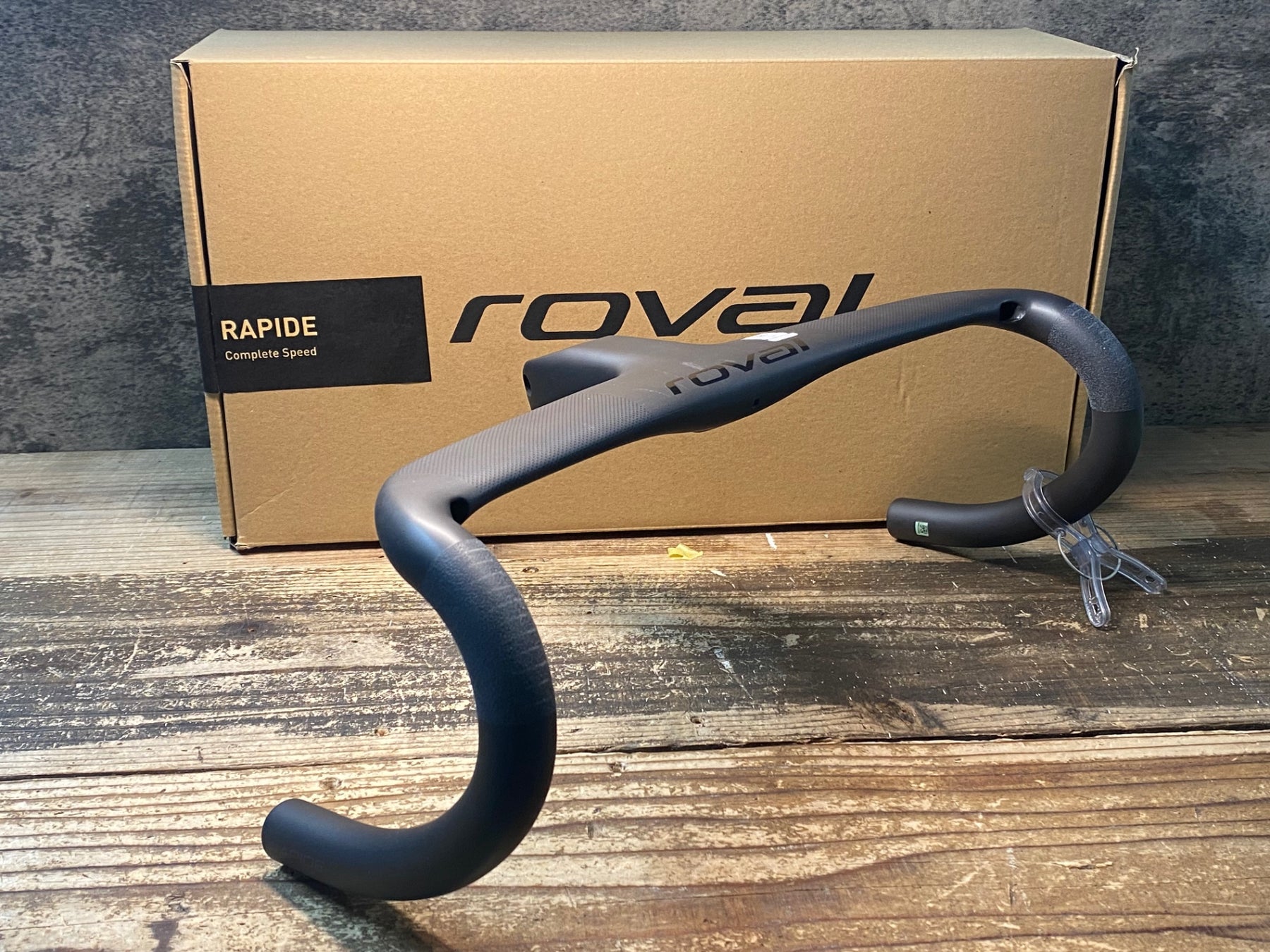 Roval Rapide カーボンハンドル　400mmサイズ ROVAL RAPIDE RD COCKPIT CARB/BLK 31.8X400/100MM(100mm x 400mm