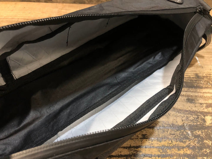 JY796 フェアウェザー FAIRWEATHER corner bag コーナーバッグ 黒