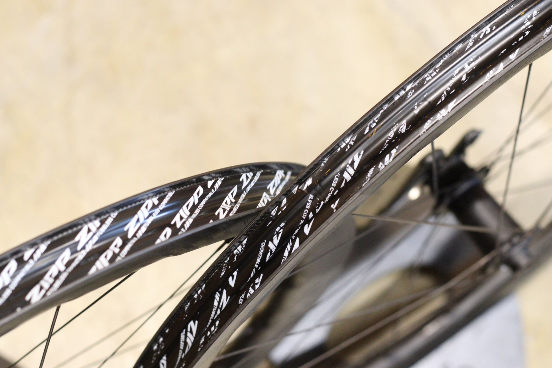 ジップ ZIPP 353 NSW TUBELESS DISC カーボン チューブレスレディ
