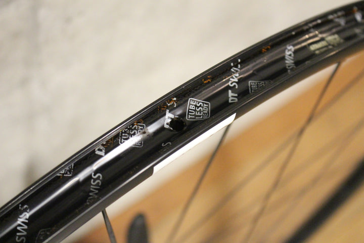 DT SWISS P1800 SPLINE 23 DB DISC アルミ チューブレスレディ ホイール  ワイドリム 18C フロントのみ 【福岡店】