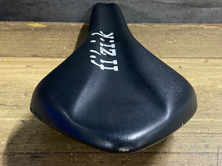 KO375 フィジーク fizik ARIONE VS サドル 黒 MANGANESEレール ※プレート欠品
