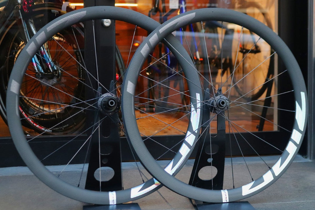 ジップ ZIPP 303 FIRECREST DISC FORCE EDITION カーボン チューブレスレディ ホイールセット シマノ 11/12S ワイドリム 【東京南麻布店】