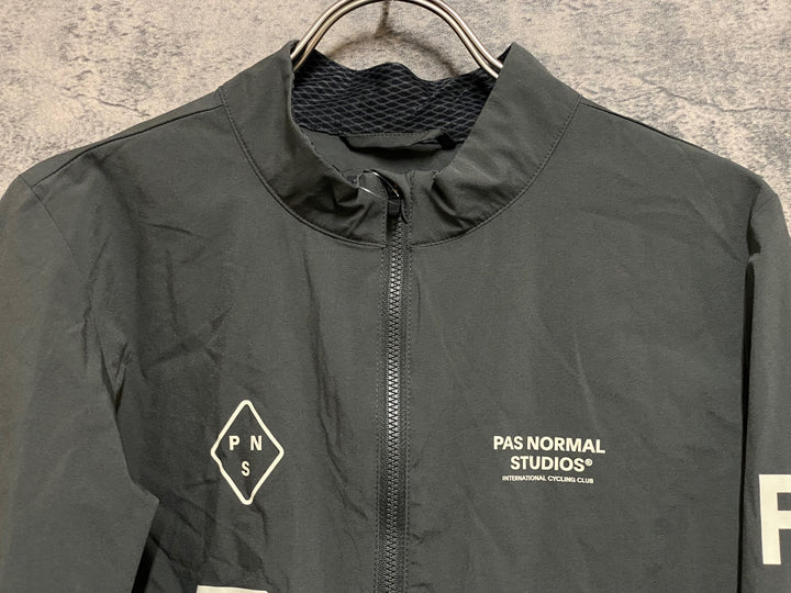 KA552 パスノーマルスタジオ PAS NORMAL STUDIOS MECHANISM STOW AWAY JACKET 長袖 ウインドブレーカー オリーブ L