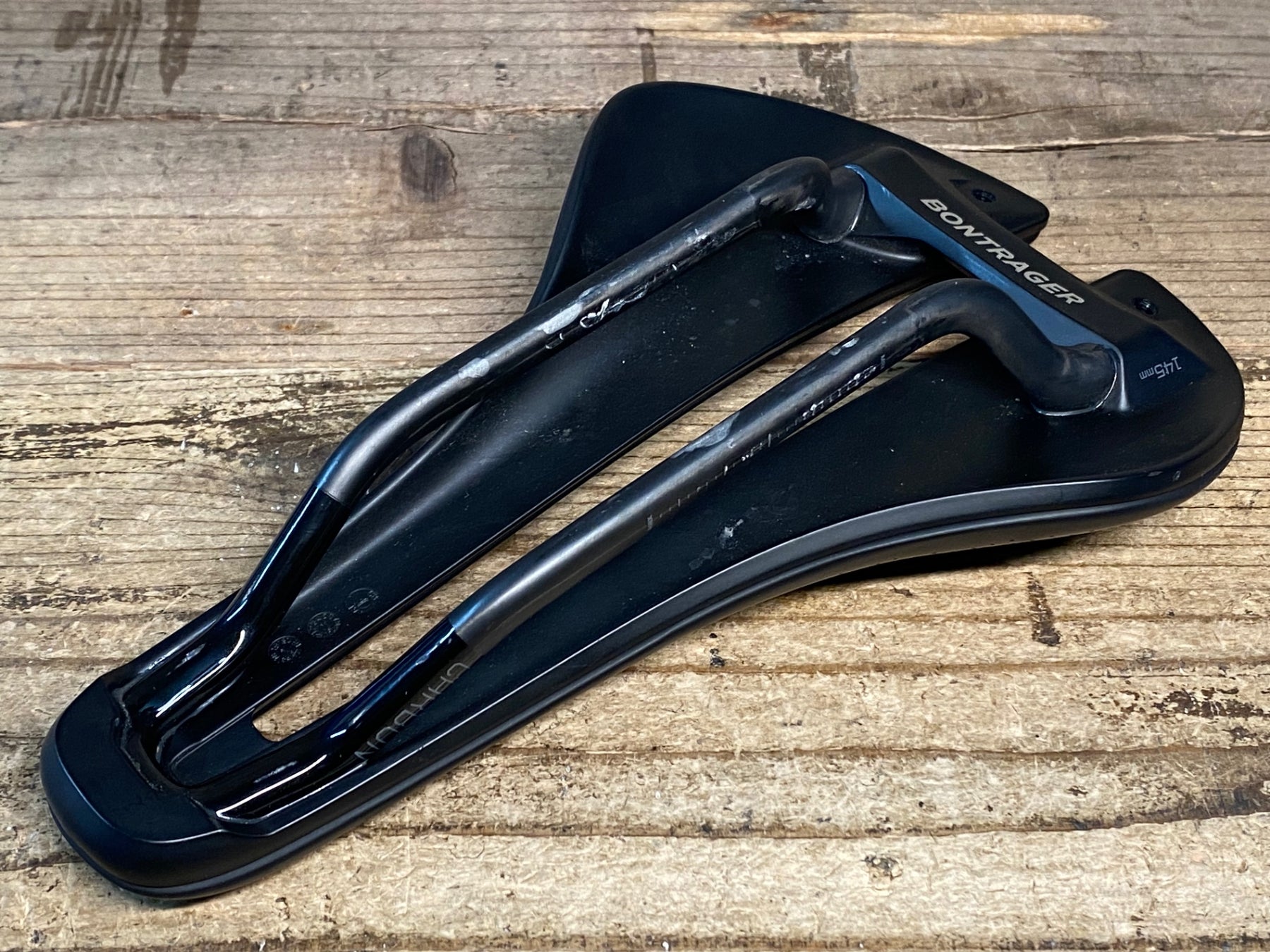 Bontrager AEOLUS PRO サドル155mm カーボンレール 冬場のモチベーションアッ～Aeolus Proカーボンサドル、一体型カーボン