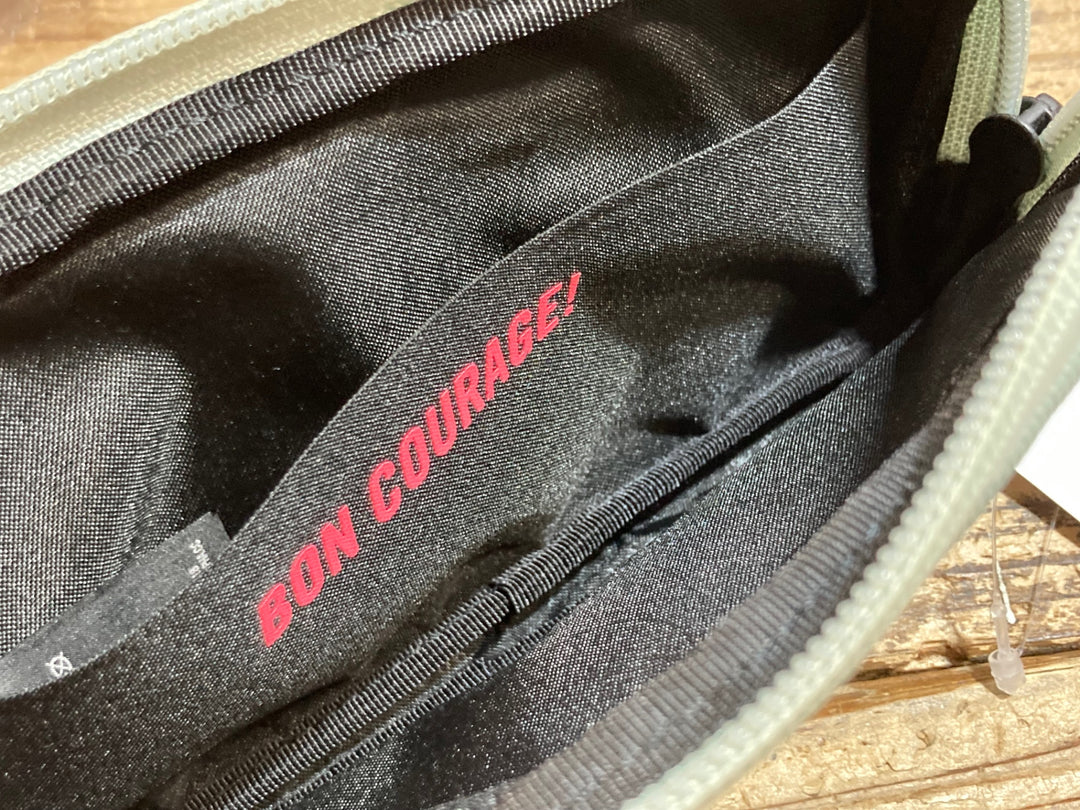 KB437 ラファ Rapha RAINPROOF ESSENCE CASE-LAGE サイクルポーチ