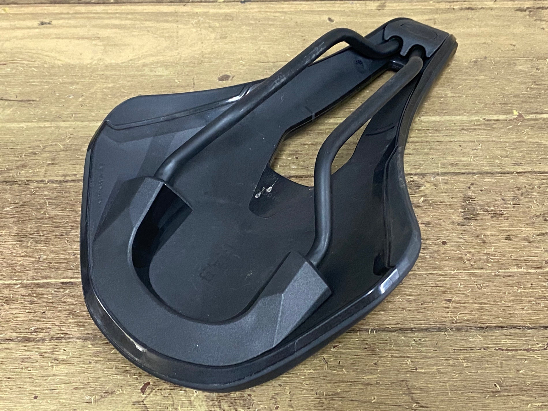 JY034 フィジーク fizik アルゴ ARGO TEMPO R5 サドル 150mm – BICI