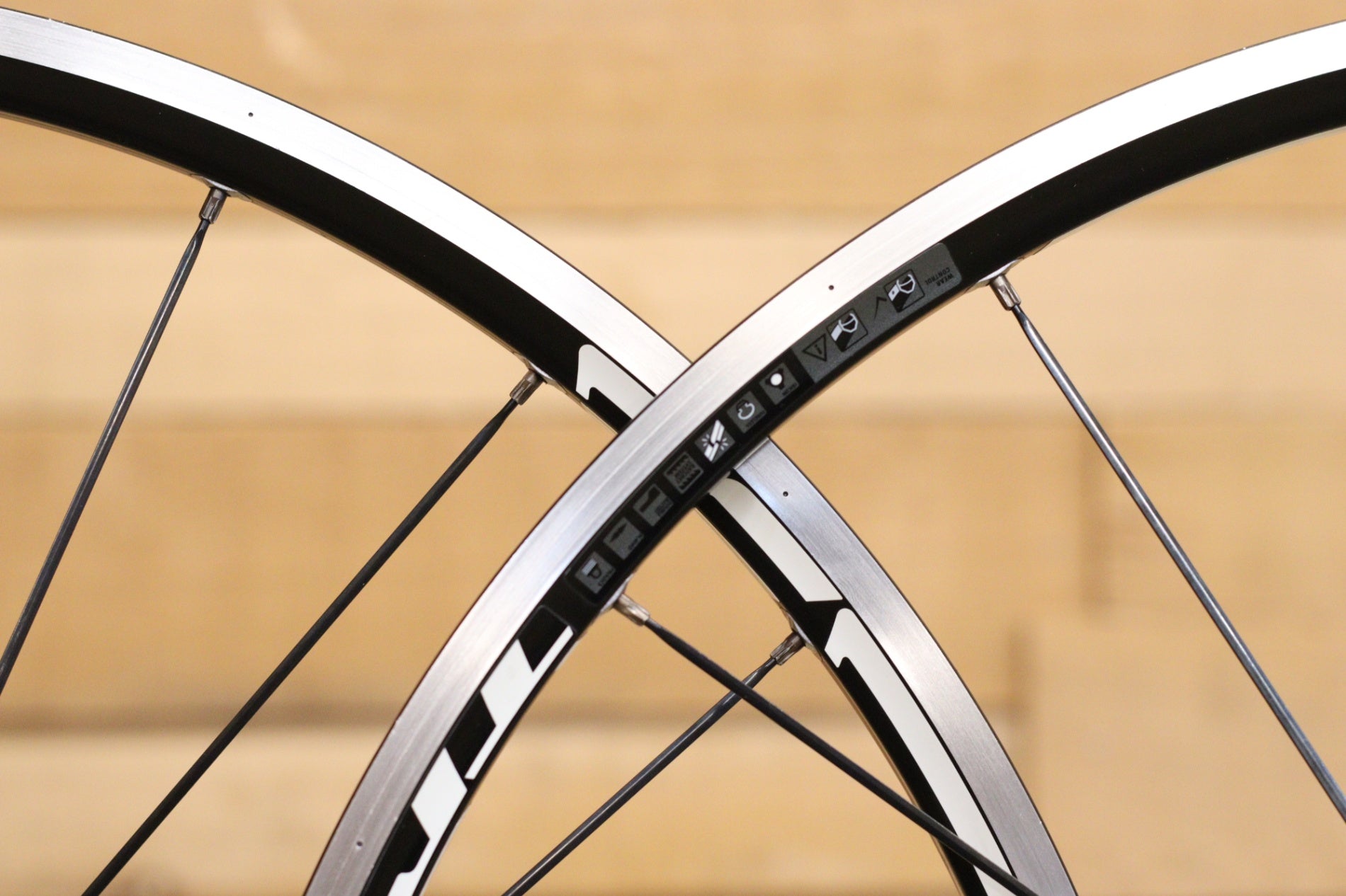 DTスイス DT SWISS トライコン TRICON GIANT LIMITED アルミ