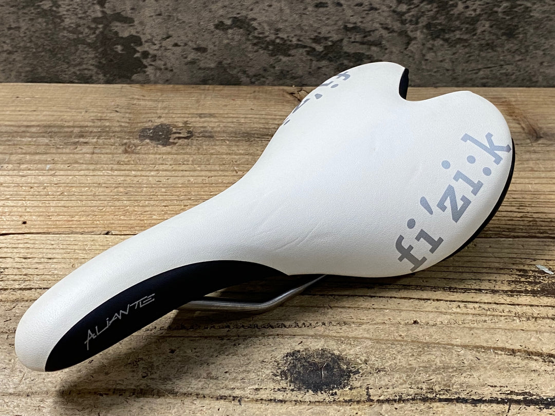 KQ626 フィジーク fizik ALIANTE サドル 白 kiumレール