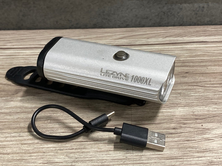 KD078 レザイン LEZYNE LITE DRIVE 1000XL フロントライト サテンシルバー 点灯確認済