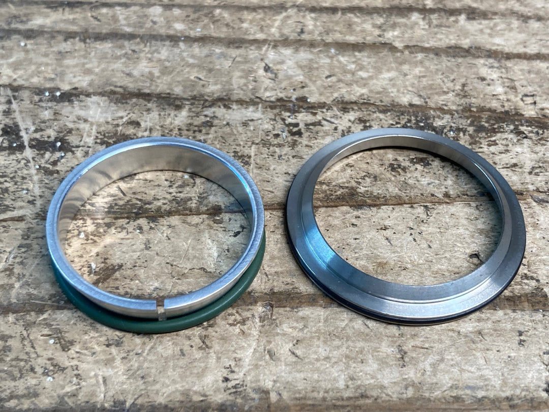 JI720 クリスキング CHRIS KING GRIPLOCK BEARING CAP ASSEMBLY ヘッドセットスモールパーツ 黒