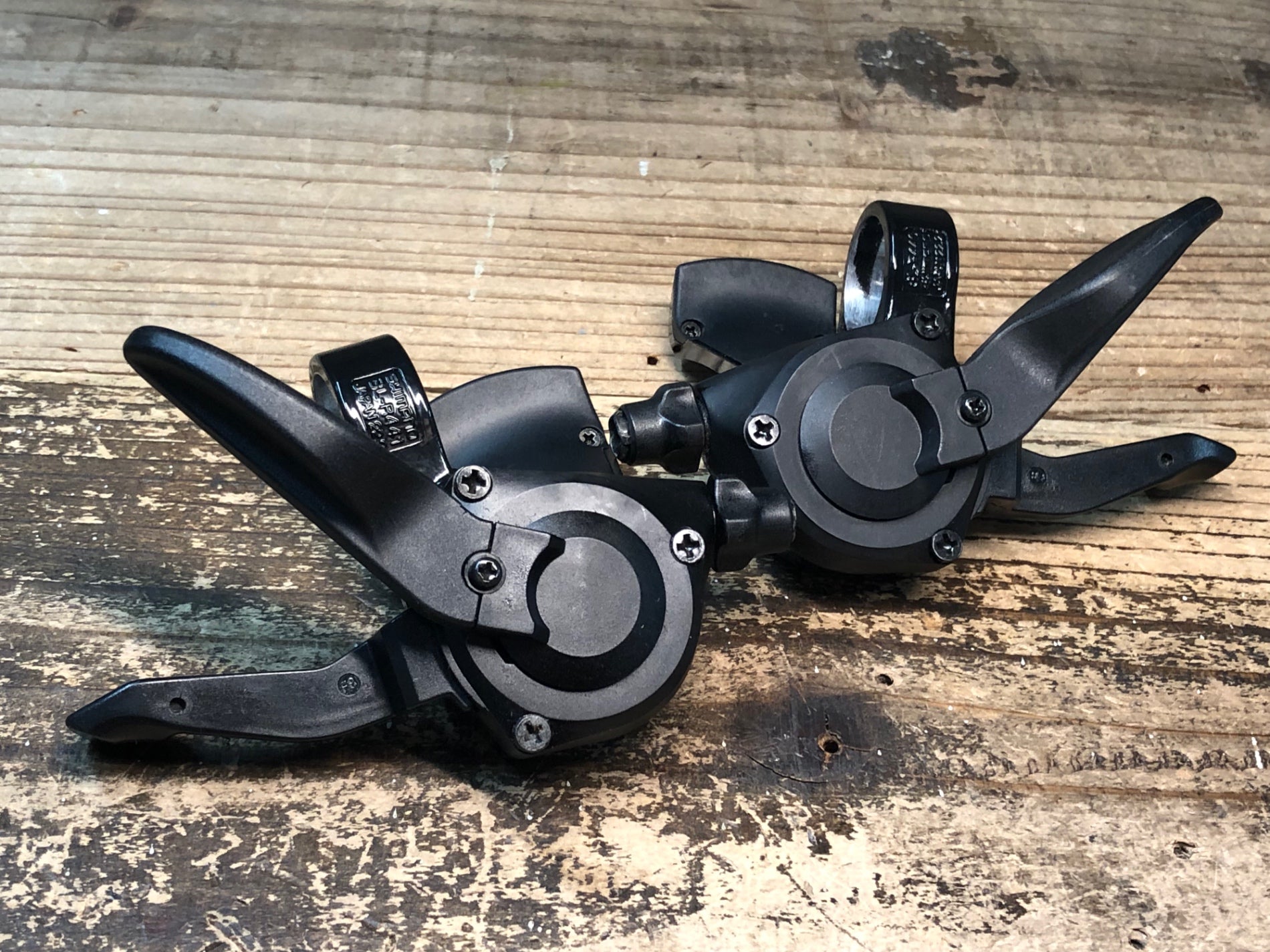 シマノ(SHIMANO) SL-R440/441 シフトレバー 2/3x9速 FLATBAR用 左右セット SHIMANO 「シマノ」 SL-R441 シフトレバー ⁄ 京都八幡店 ｜ バイチャリ